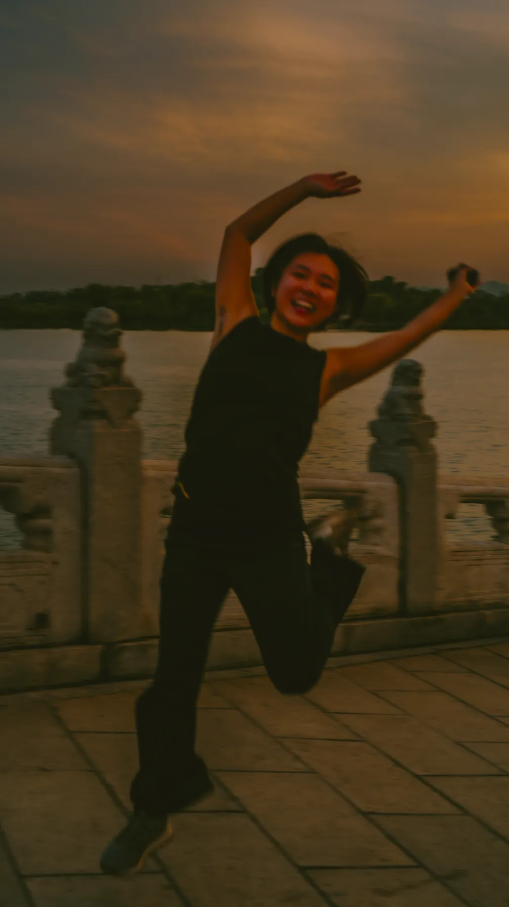 营销东亚特色纺织工艺的4个品牌 : Sophie Hong台北香云纱,Suzusan日本绞染 ,Slowmaking多伦多苗族蜡染,Tibet Home纽约藏族工艺