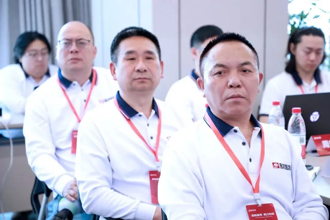 星讯| 鹭岛研讨“营销破局”,互学共进“聚力向新”——星艺装饰全国优才研讨·2026