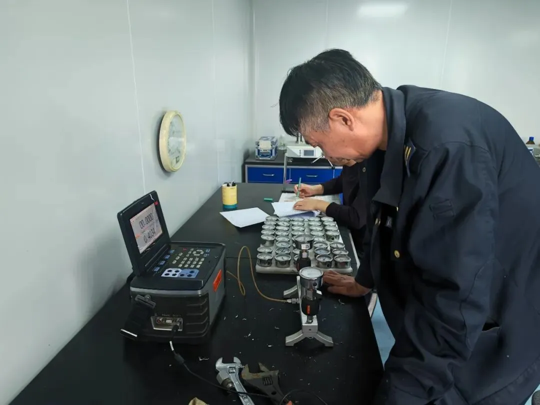 计量检定 | 延庆区市场监管局筑起“计量防线” 护航企业复工复产