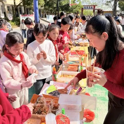 银坑中心小学跳蚤市场:“小市场”助力“大成长”