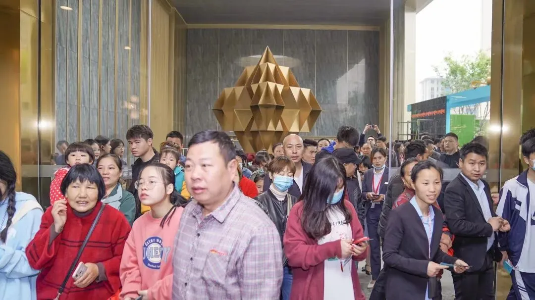 【喜讯】上饶桃李郡营销中心水投新洪物业正式进驻