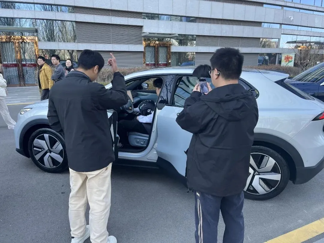 上门服务进企业 春日营销暖人心——北方长福走进京东集团开展深蓝汽车品鉴活动