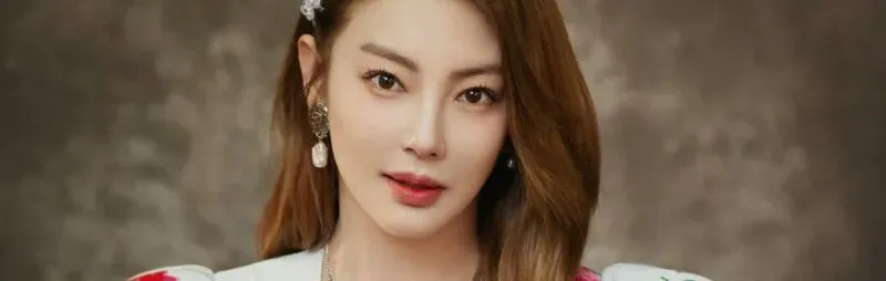 市场监管总局最新通报:针对“漂白鸡爪”问题,总局组织专案组开展突击执法,现场查封“双氧水”27桶、鸡爪制品551箱;依法从严从快查处