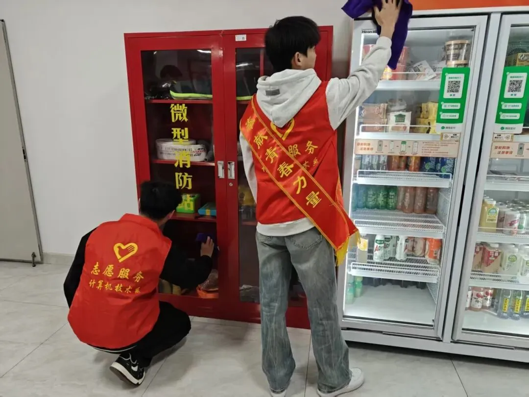 建功“十五五” 青春志愿行丨计算机技术系开展“沐雷锋春风,焕宿舍新颜”志愿服务活动