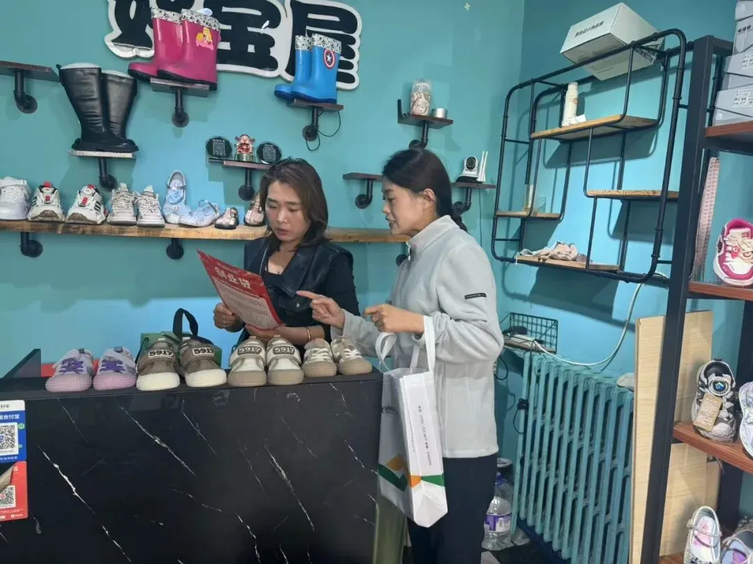 襄垣农商银行扎实推进小微商户走访营销专项行动