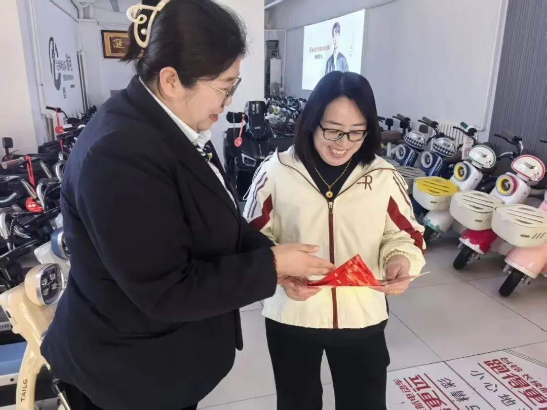 襄垣农商银行扎实推进小微商户走访营销专项行动