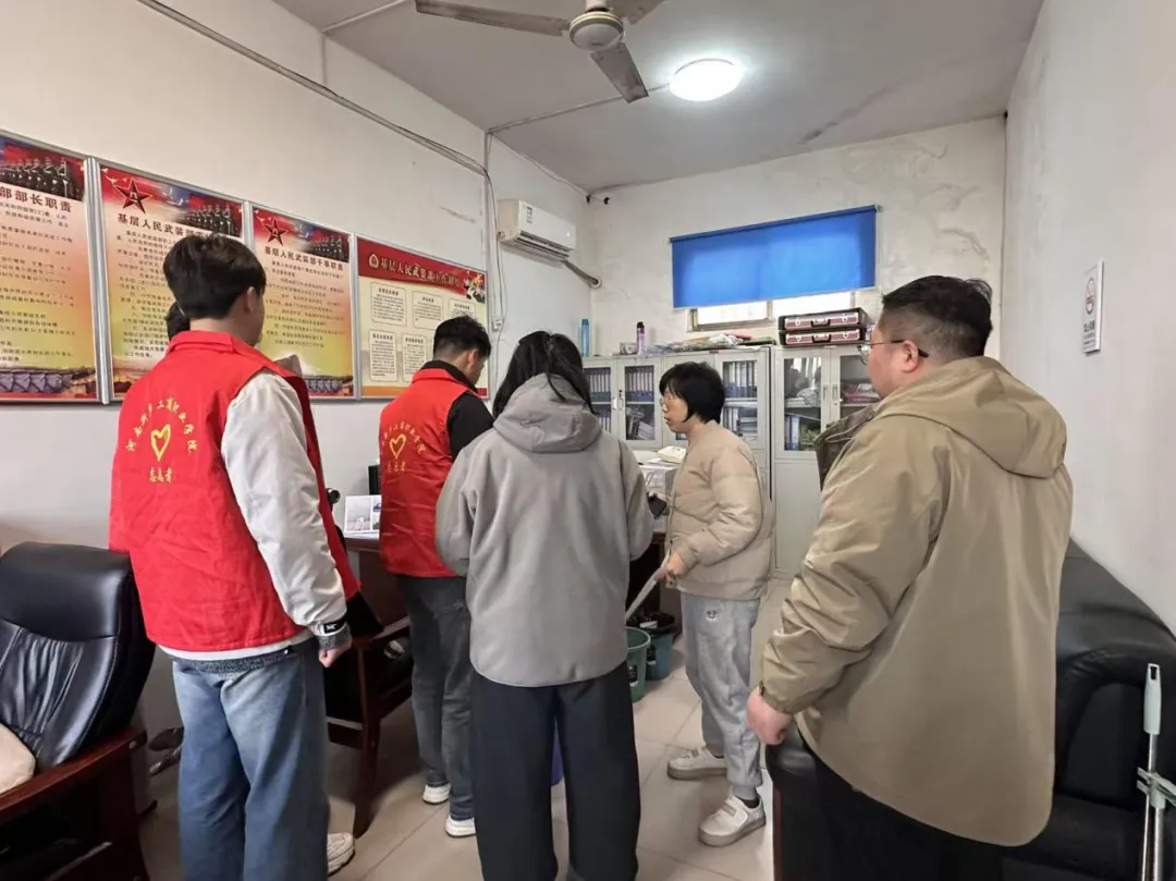 弘扬志愿精神,普及电脑知识——数字智能学院开展特色外出实践活动