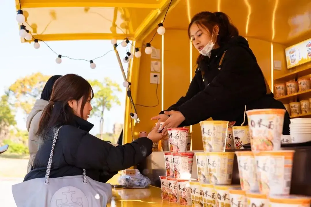 活动营销 | 真实体验胜千言!旺旺 Q 米面快闪车Z世代营销,高效种草新品