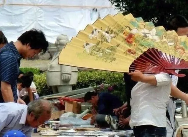 逛了古玩市场,没捡到漏,却因为这些奇葩古董,笑出了内伤