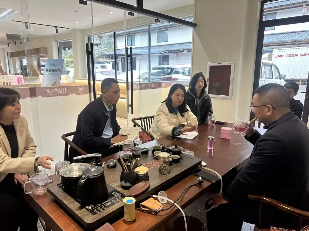 探访百年匠心,解码营销智慧 | 市场营销专业师生赴乐清铁枫堂调研纪实