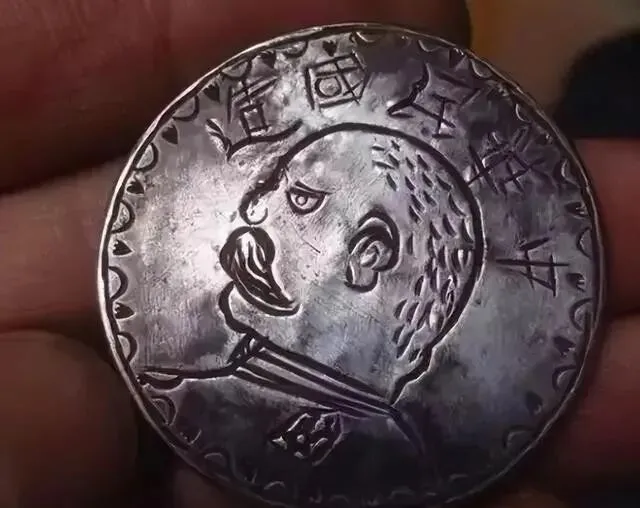 逛了古玩市场,没捡到漏,却因为这些奇葩古董,笑出了内伤