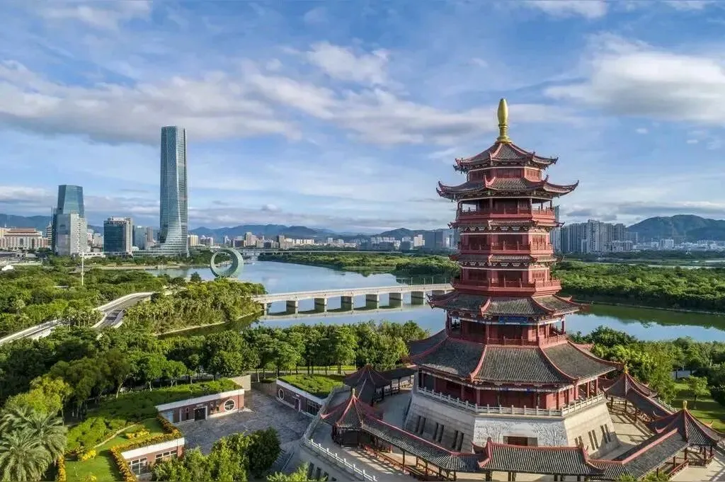 穿旗袍才免费?厦门园博苑三八节营销翻车: 别把妇女节过成“选美节”