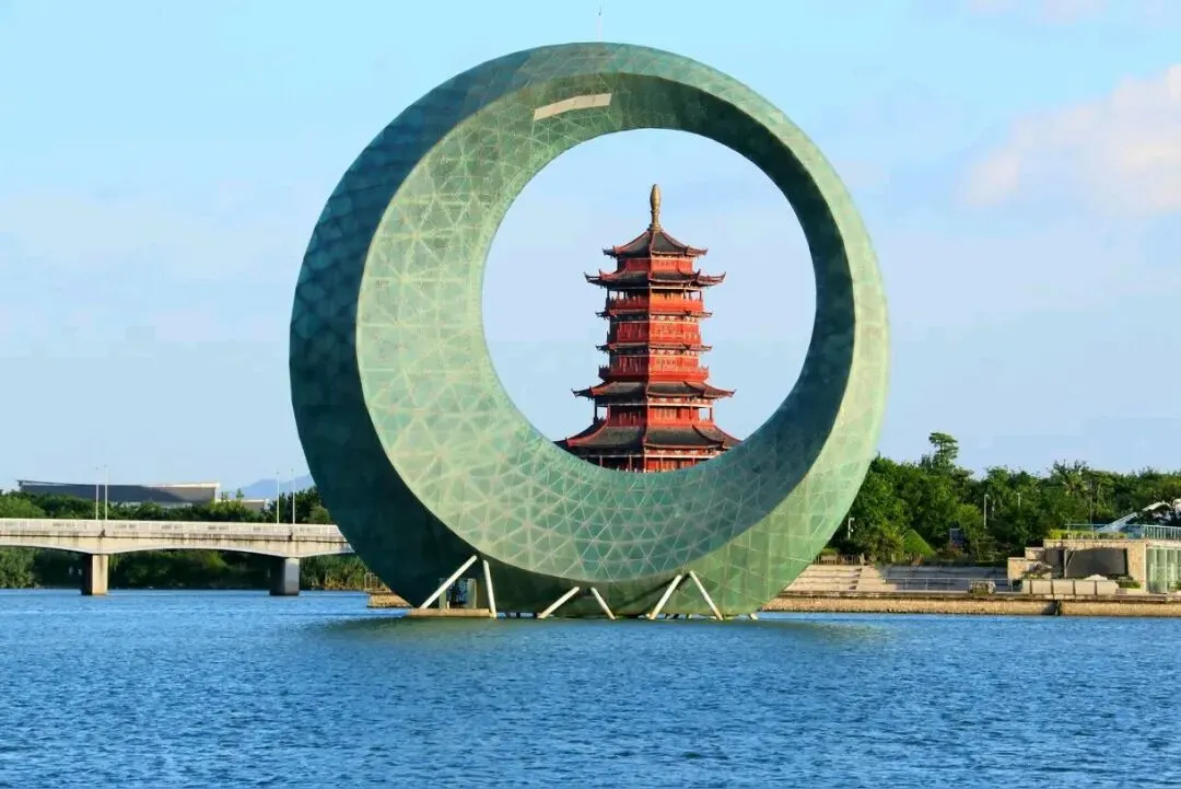 穿旗袍才免费?厦门园博苑三八节营销翻车: 别把妇女节过成“选美节”