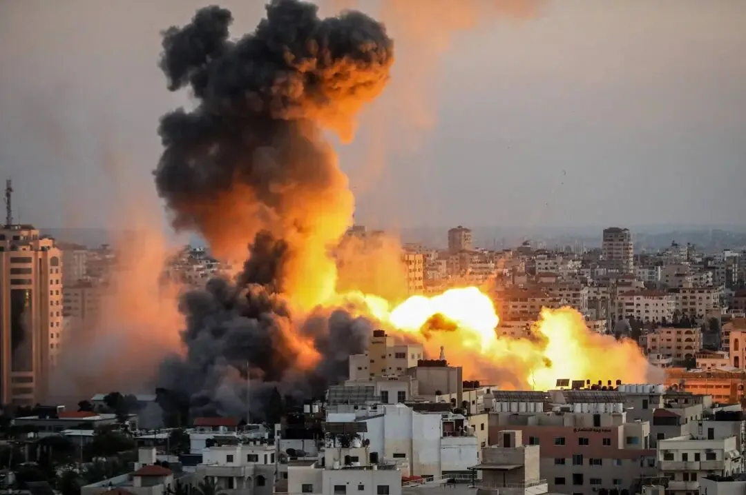 美国以色列空袭伊朗引发国际金融市场风暴!世界越乱,什么越贵?