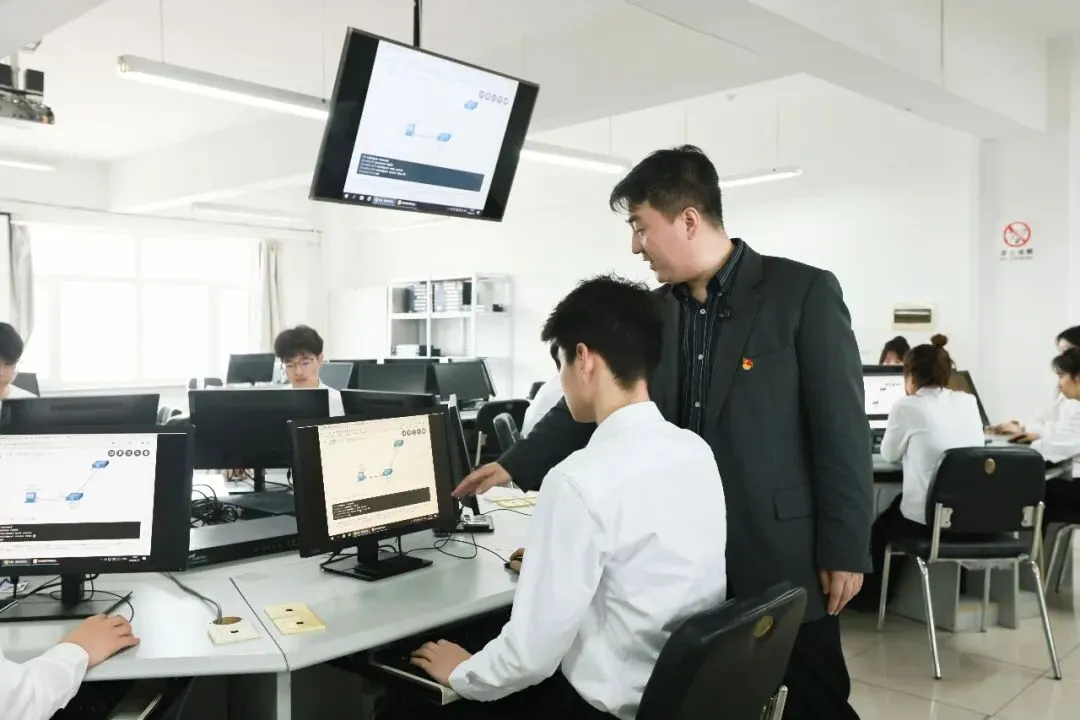 专业解读 | 计算机科学与技术:高薪专业!毕业入职华为、京东、腾讯等头部企业