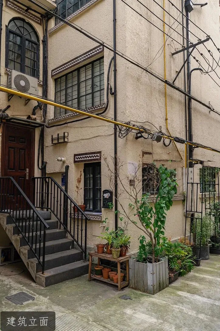 直降430万,成交倒计时了!目前市场2000万左右性价比最高,最强整栋,镇宁路渔光邨,144.24平,报价2150万出售中,近期看房方便!