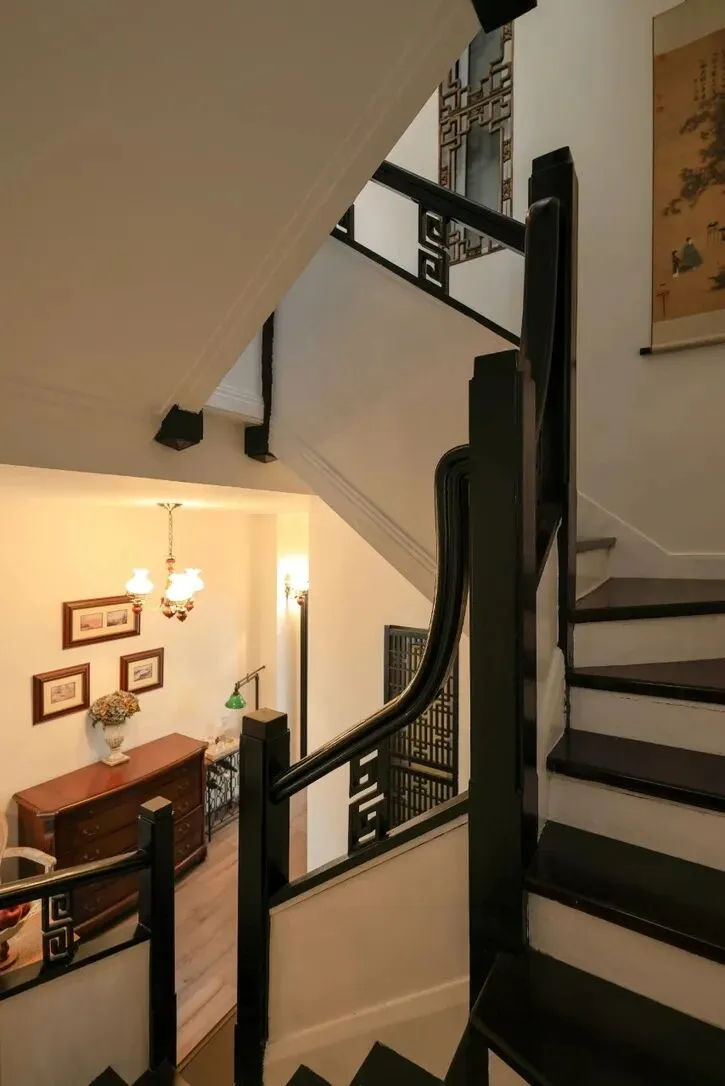 直降430万,成交倒计时了!目前市场2000万左右性价比最高,最强整栋,镇宁路渔光邨,144.24平,报价2150万出售中,近期看房方便!