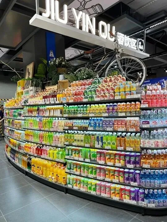 【营销指南】春季酒饮销售爆单攻略!5大爆款清单+3大营销心机,超市这样摆货让销量翻倍,抓住春游经济红利