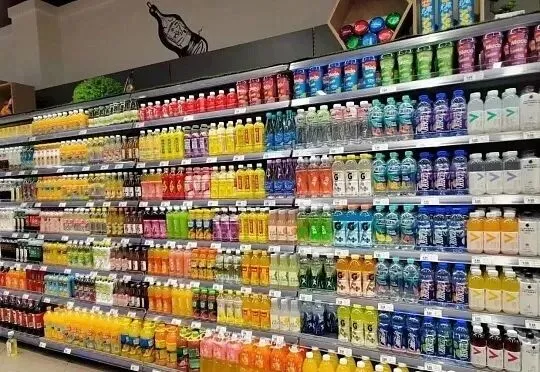 【营销指南】春季酒饮销售爆单攻略!5大爆款清单+3大营销心机,超市这样摆货让销量翻倍,抓住春游经济红利