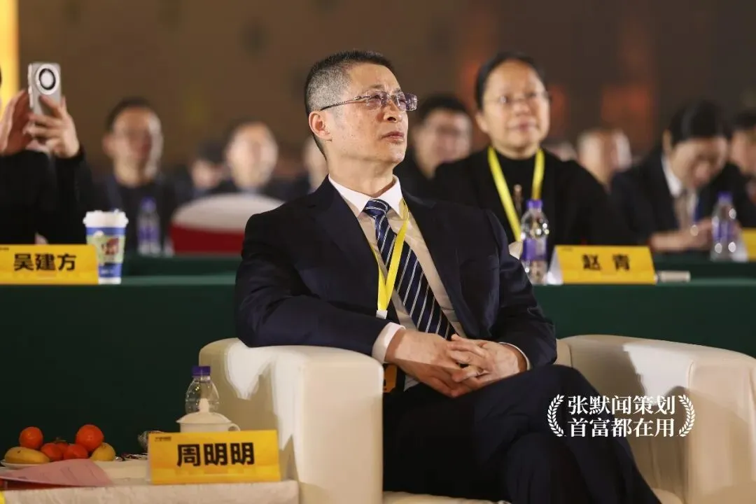 超威峰会营销将帅演讲点亮营销灯塔 张默闻力挺择高而立赢市场制胜之道