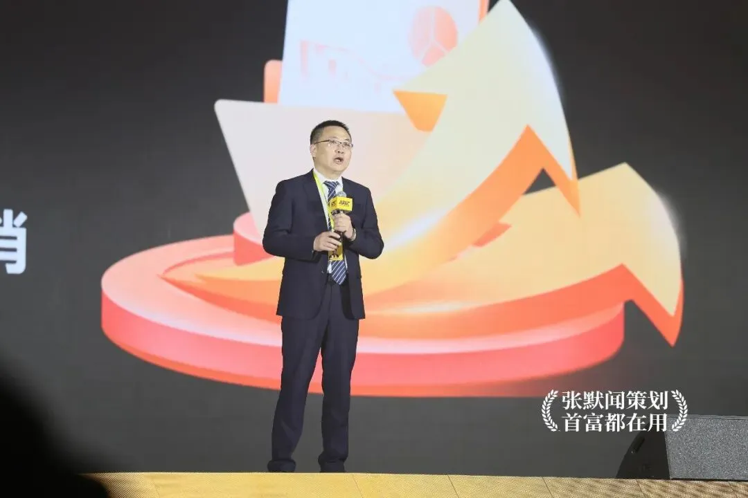 超威峰会营销将帅演讲点亮营销灯塔 张默闻力挺择高而立赢市场制胜之道