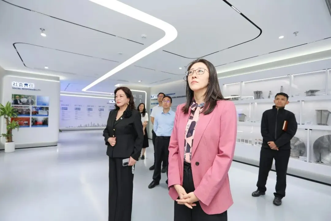 深圳市市场监督管理局党组成员、食品药品安全总监董姗率队莅临万泽调研指导