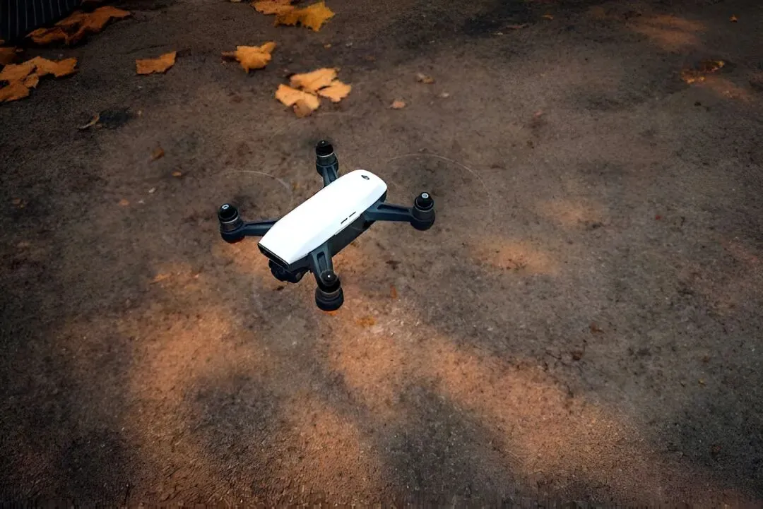 《无人机袭击下迪拜经济与金融市场震荡及资本迁移至香港的深度剖析》