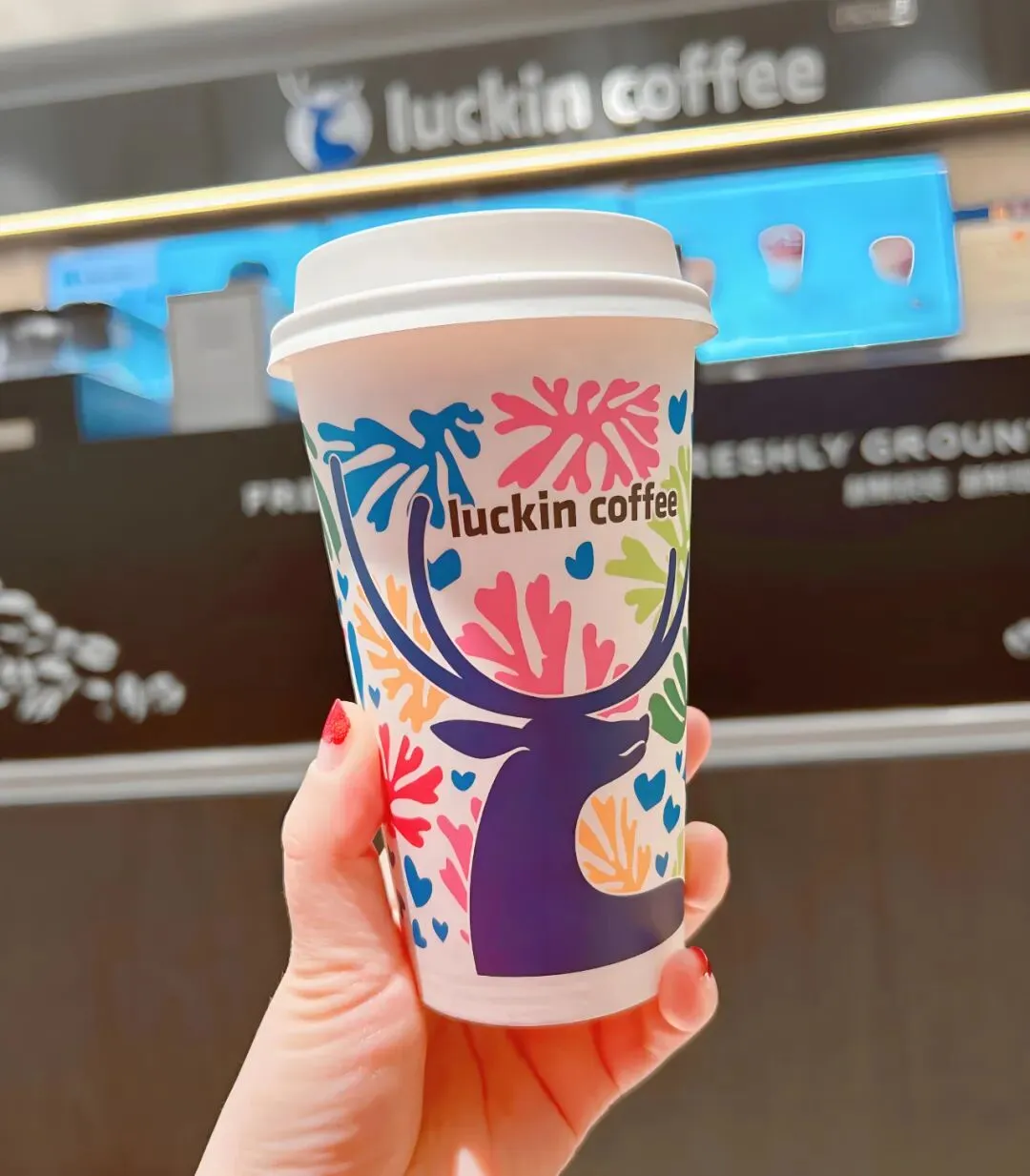 郭谨一积极拥抱创新,探索新的商业模式与营销策略,为瑞幸咖啡的持续发展注入了源源不断的活力