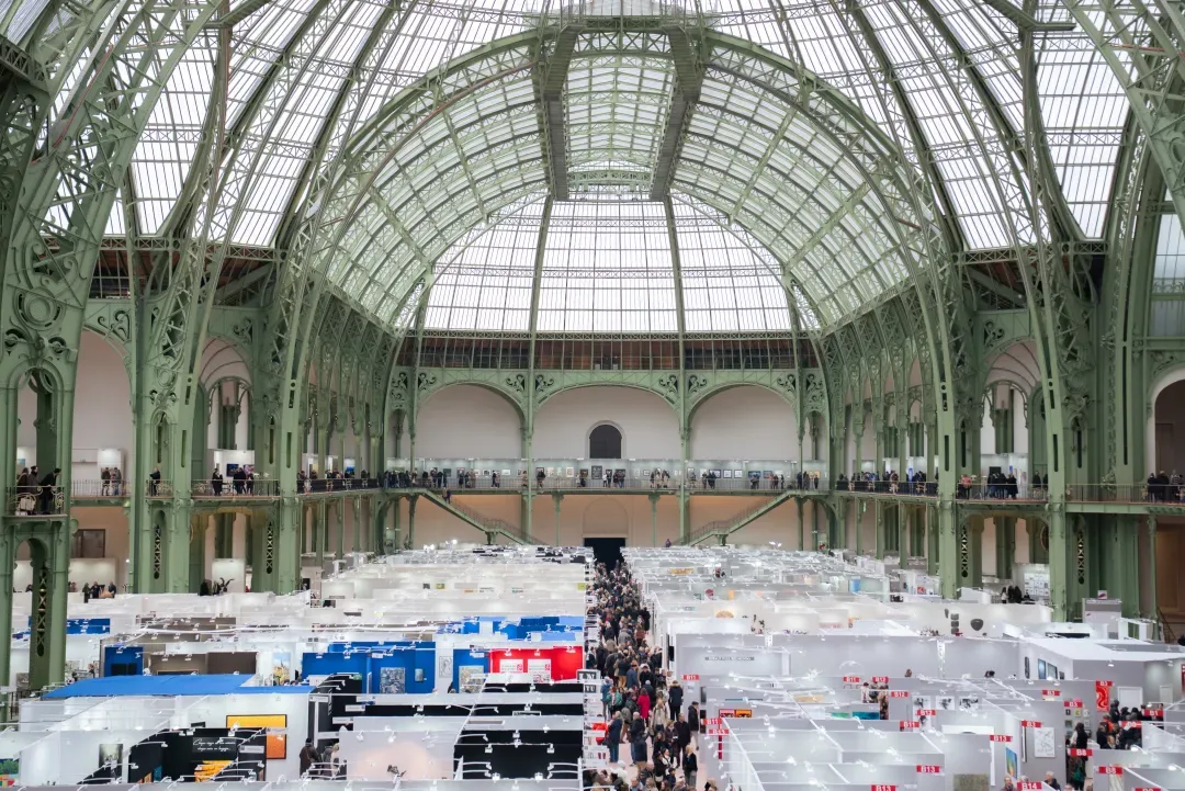 全球艺术市场的“温和复苏”与结构性调整