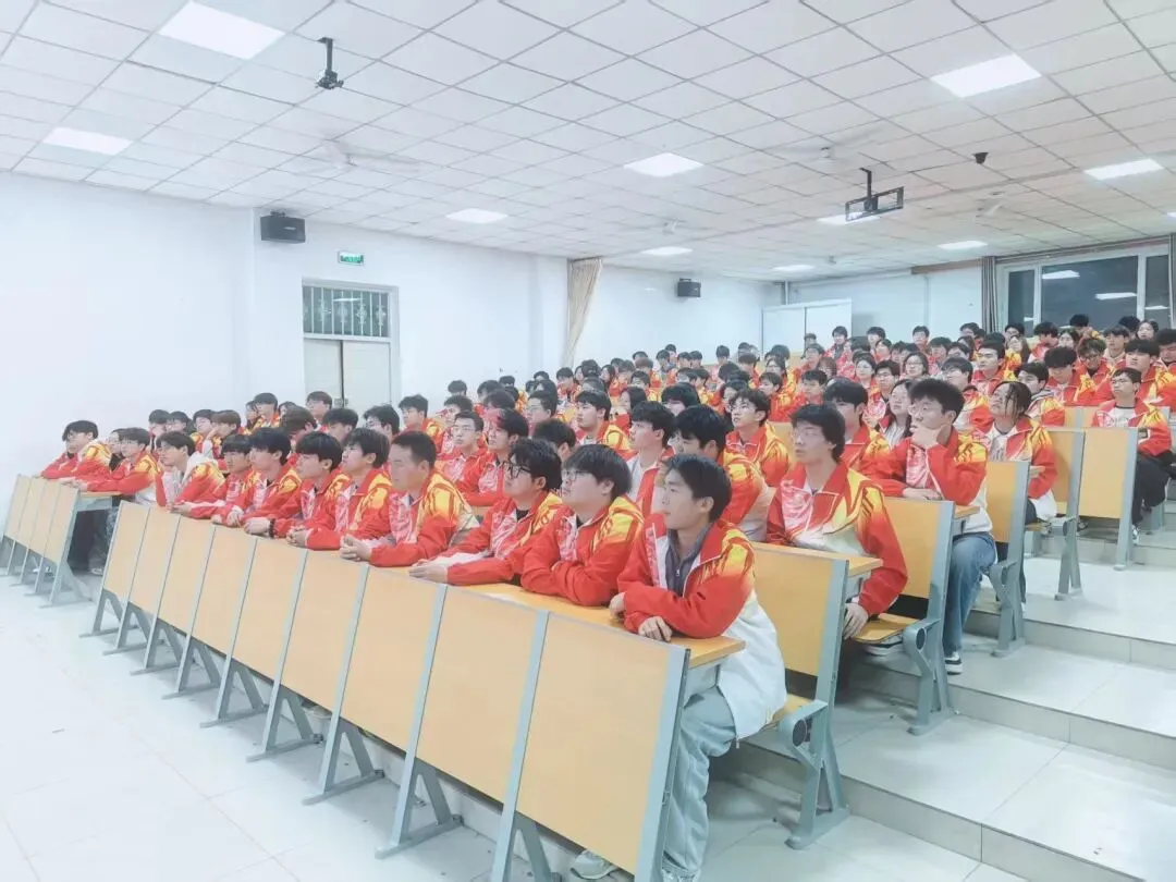 学风建设︱计算机科学与信息技术学院举办“以笃行为光,赴理想之约”主题分享会