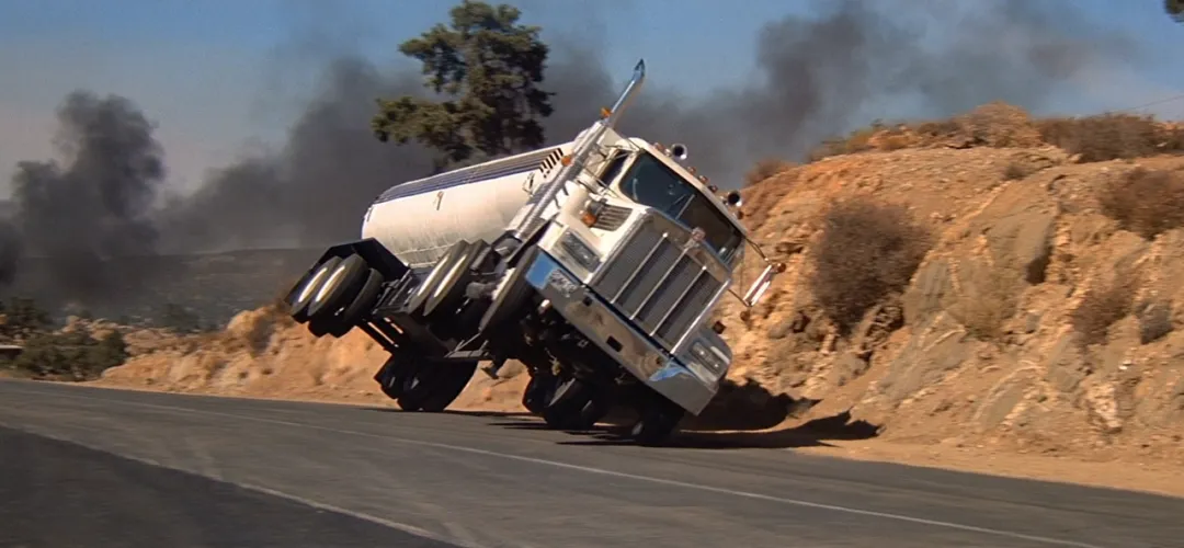 詹姆斯·邦德与泥头车——肯沃斯卡车营销经理回忆与007电影《杀人执照》合作经过