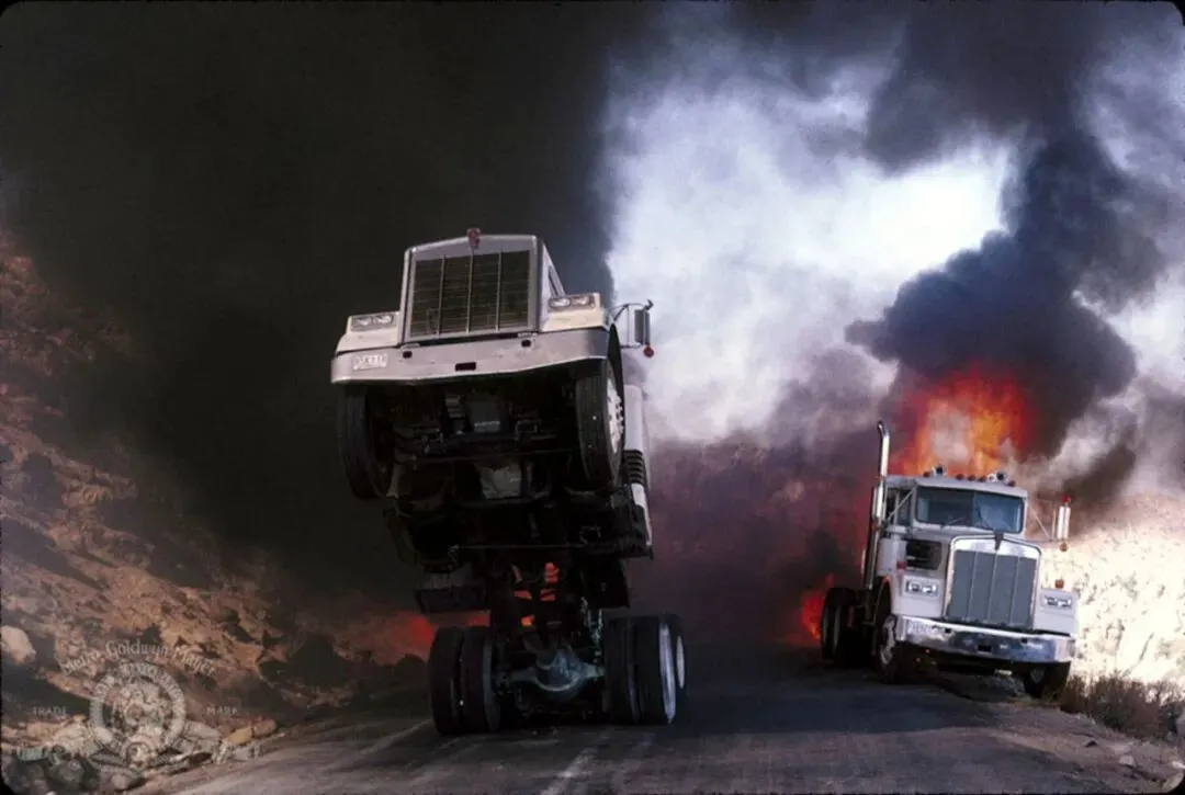 詹姆斯·邦德与泥头车——肯沃斯卡车营销经理回忆与007电影《杀人执照》合作经过