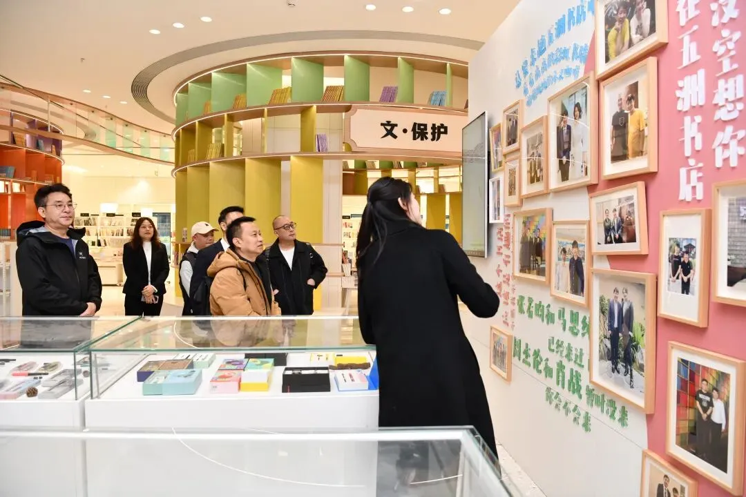 五洲要闻丨新华文轩出版传媒股份有限公司营销中心(展会部)嘉宾一行莅临五洲世纪集团参观交流!