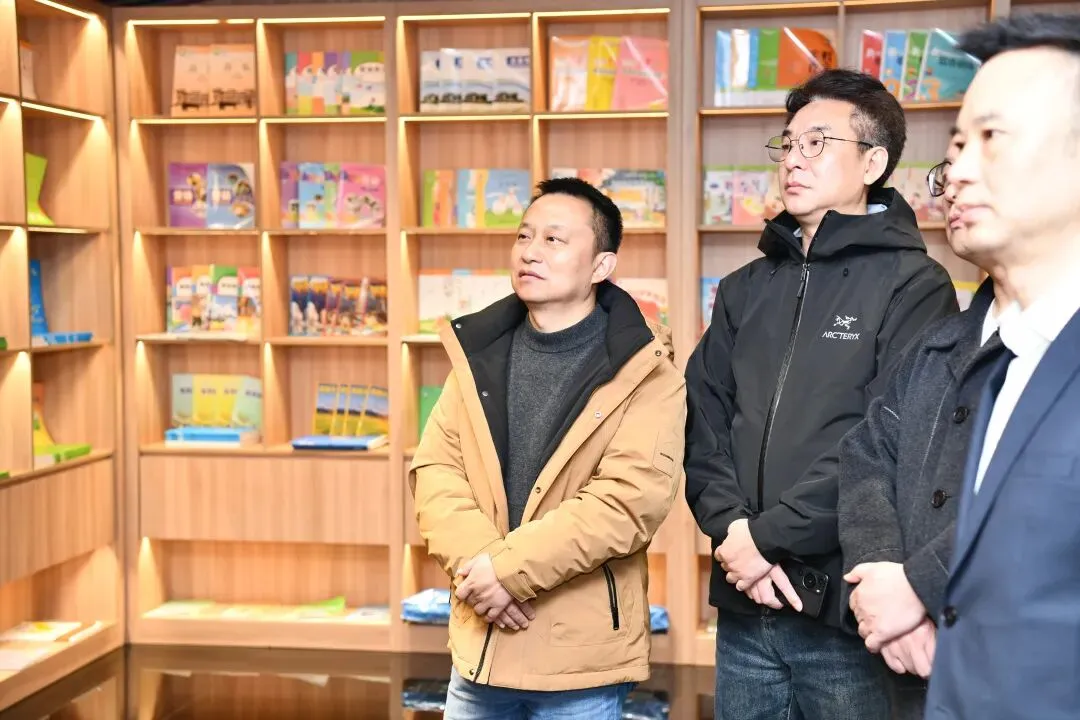 五洲要闻丨新华文轩出版传媒股份有限公司营销中心(展会部)嘉宾一行莅临五洲世纪集团参观交流!