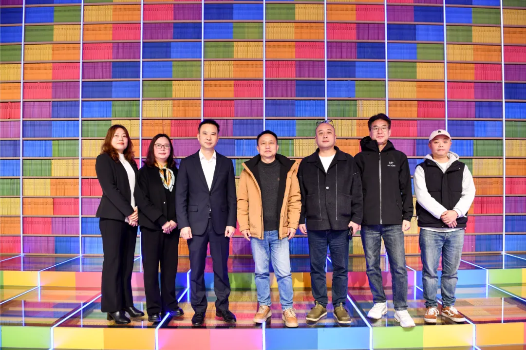 五洲要闻丨新华文轩出版传媒股份有限公司营销中心(展会部)嘉宾一行莅临五洲世纪集团参观交流!