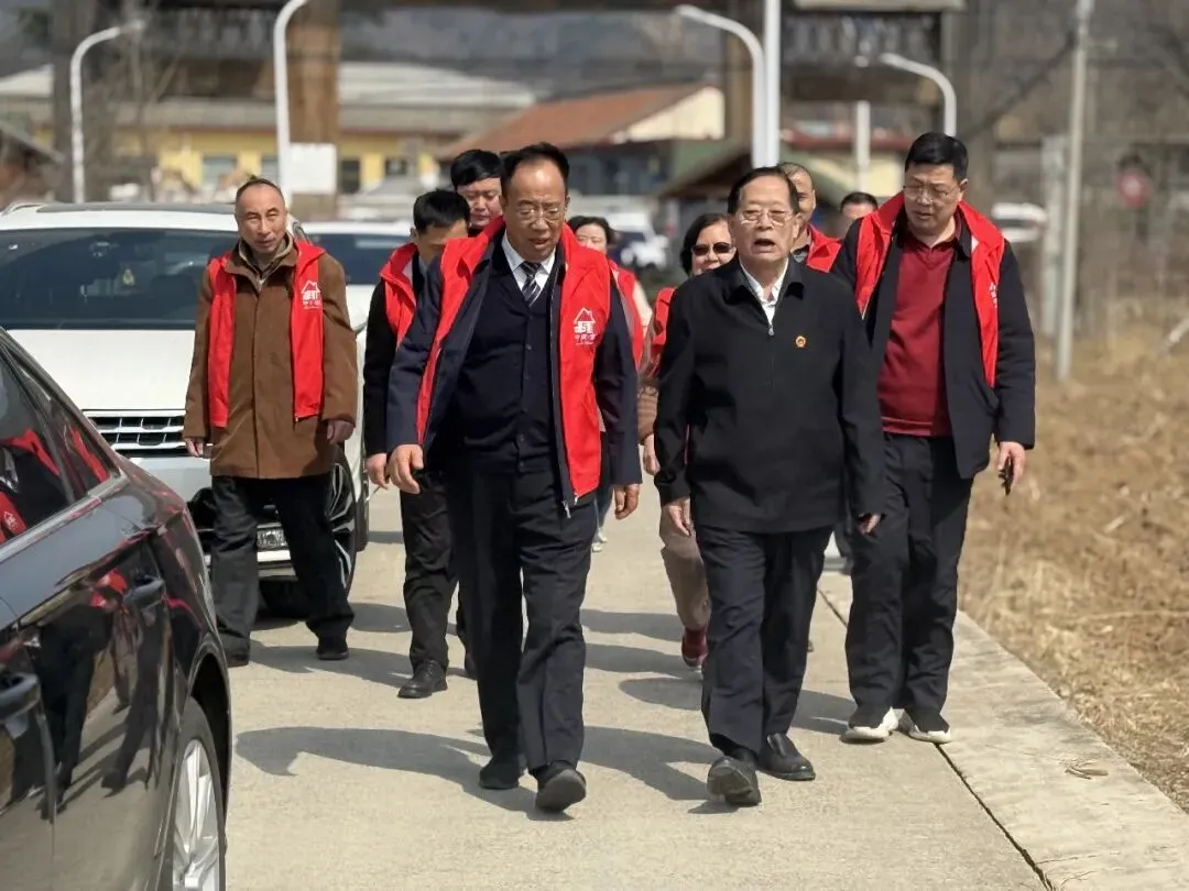 【市场动态】张玉玺董事长带队参与怀柔公益植树活动