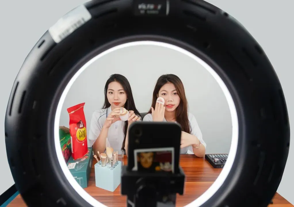 专业介绍(高中起点)| 网络营销与直播技术专业正火速赶来~