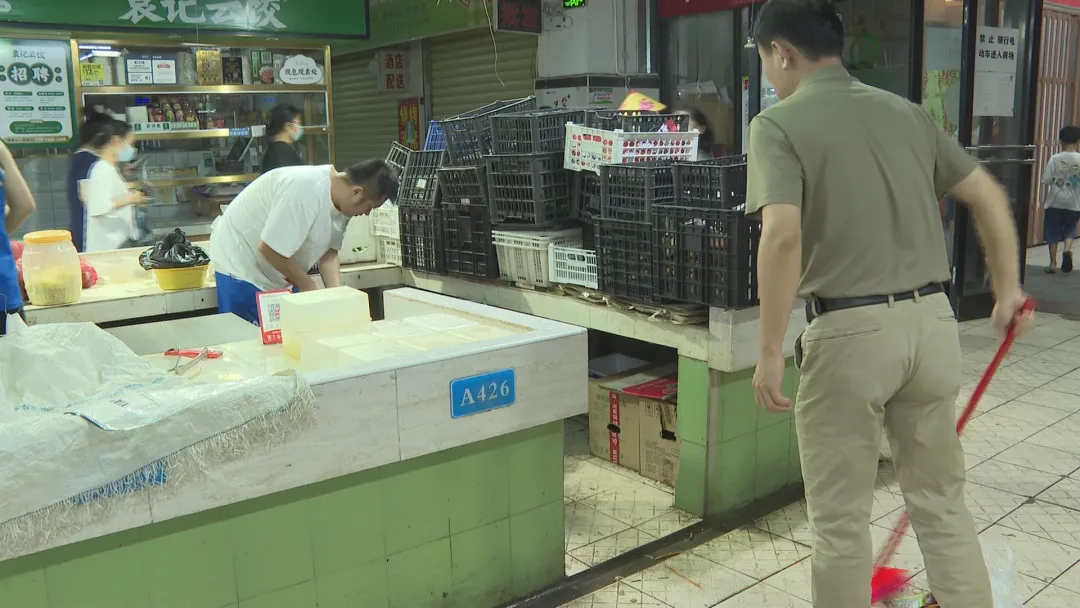 屯昌:9部门联合对县城中心农贸市场卫生开展集中整治
