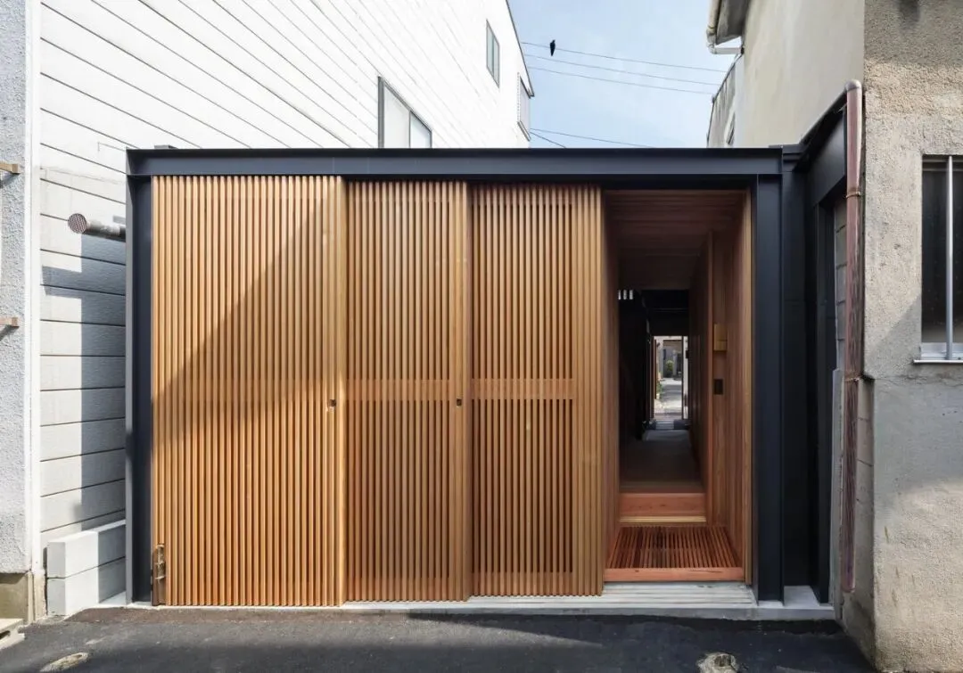 负债村逆袭＂市场第一村＂!年交易额300亿后关停6年,砸125亿如今终于复活?