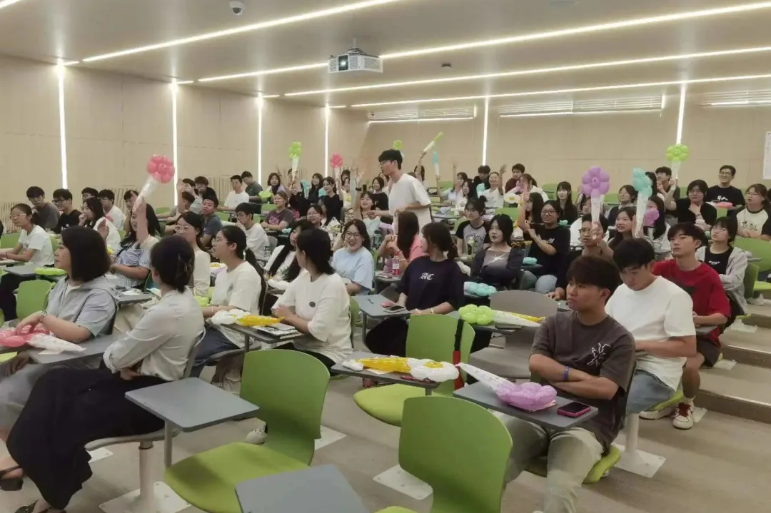 市场营销(时尚零售与品牌管理方向) | AI赋能时尚零售,定制培育菁英