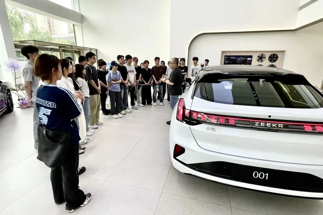 市场营销(时尚零售与品牌管理方向) | AI赋能时尚零售,定制培育菁英