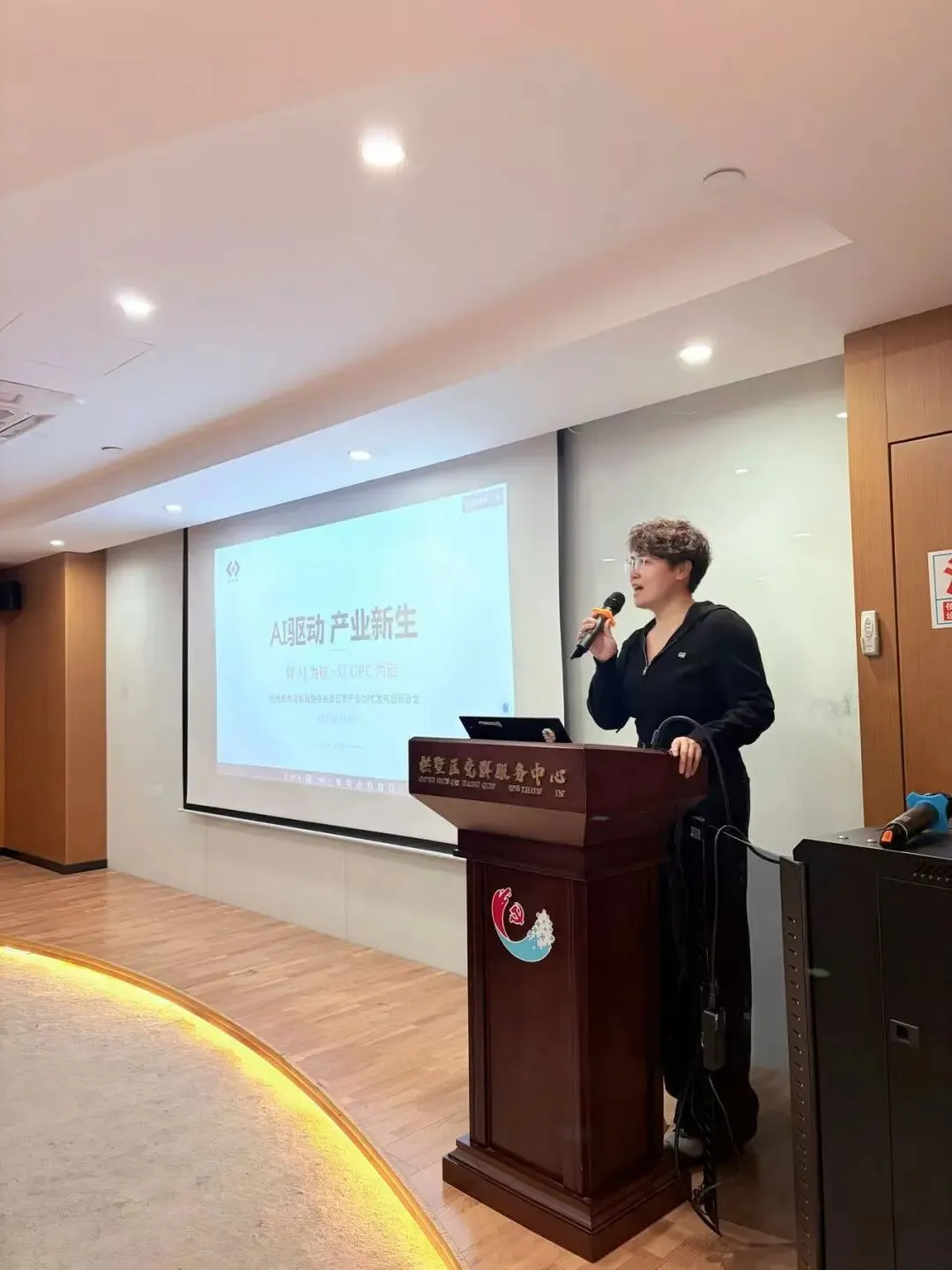 产业AI落地首站!杭州市场营销协会三月会员日暨产业OPC发布创新沙龙圆满举行