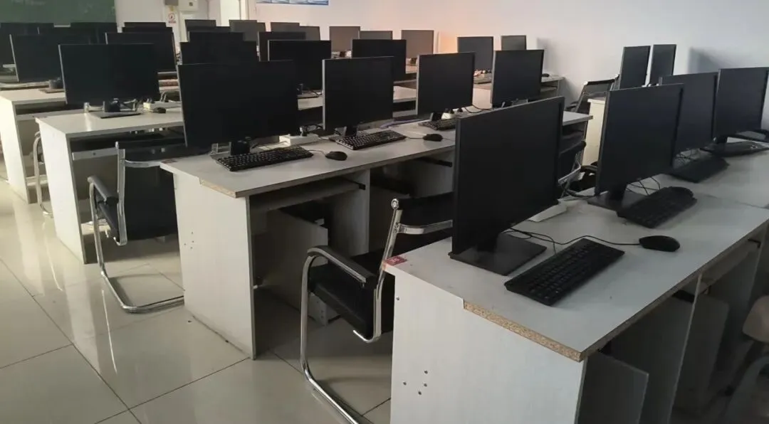 弘扬雷锋精神,共建整洁实验室 | 计算机科学与技术学院(软件学院)开展实验室志愿清扫活动