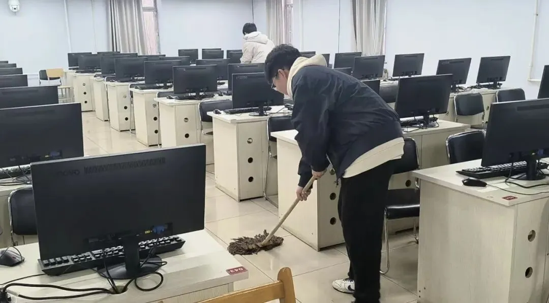 弘扬雷锋精神,共建整洁实验室 | 计算机科学与技术学院(软件学院)开展实验室志愿清扫活动