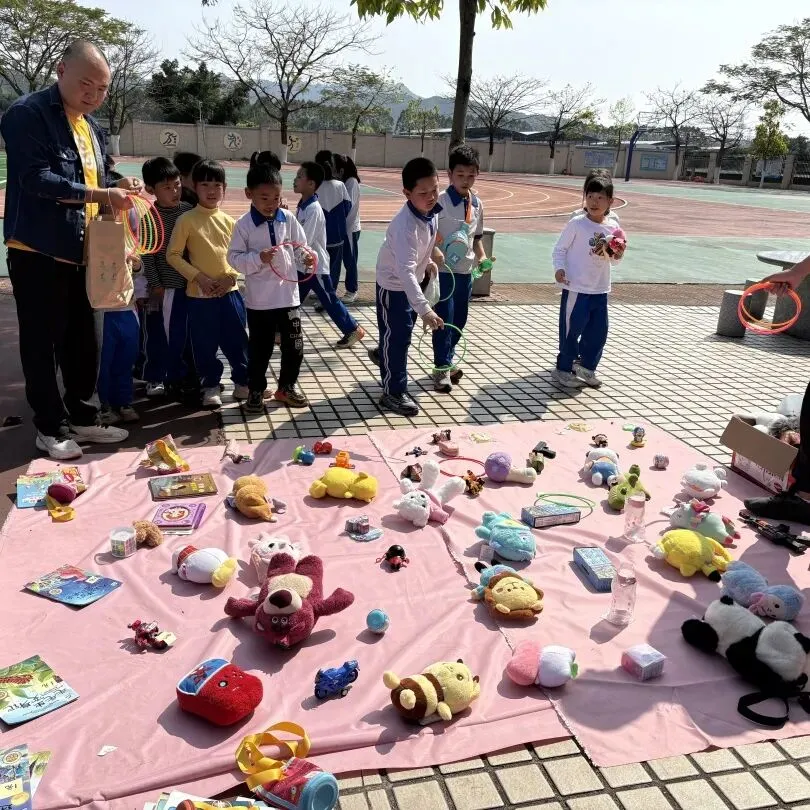 小小市场,大大梦想——狮岭镇中心小学2026年跳蚤市场活动圆满举行