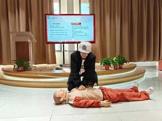 建功“十五五” 青春志愿行丨计算机技术系开展“雷锋同行,急救护航”主题急救培训活动