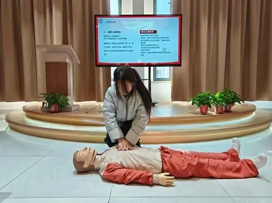 建功“十五五” 青春志愿行丨计算机技术系开展“雷锋同行,急救护航”主题急救培训活动