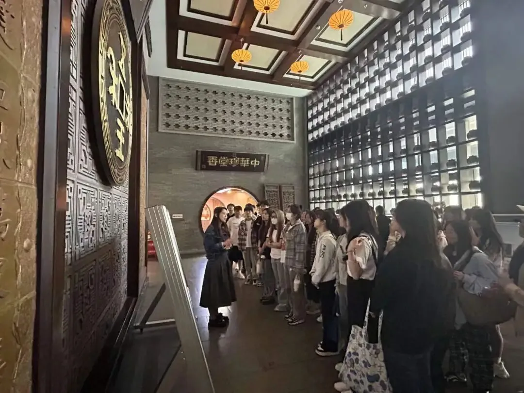 穆堂香迎接营销学子 探索老字号创新之路