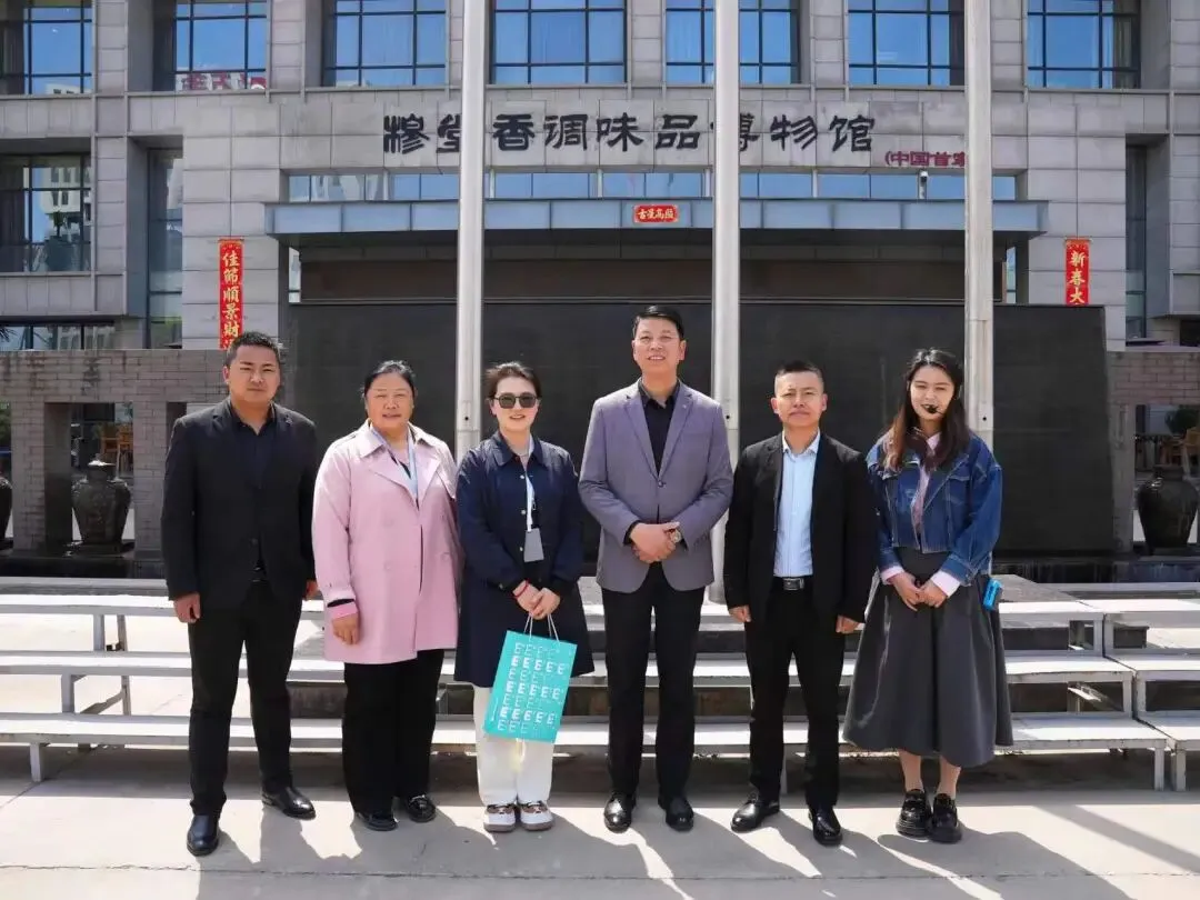 穆堂香迎接营销学子 探索老字号创新之路