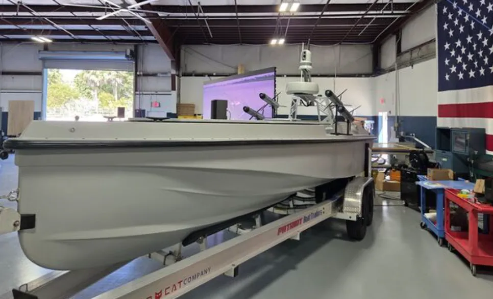 蓝氏公司以造艇专长切入无人艇市场,40节航速航行800海里